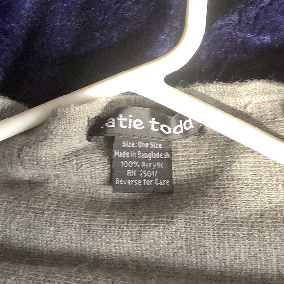 Grey cape - Picture 3 of 5